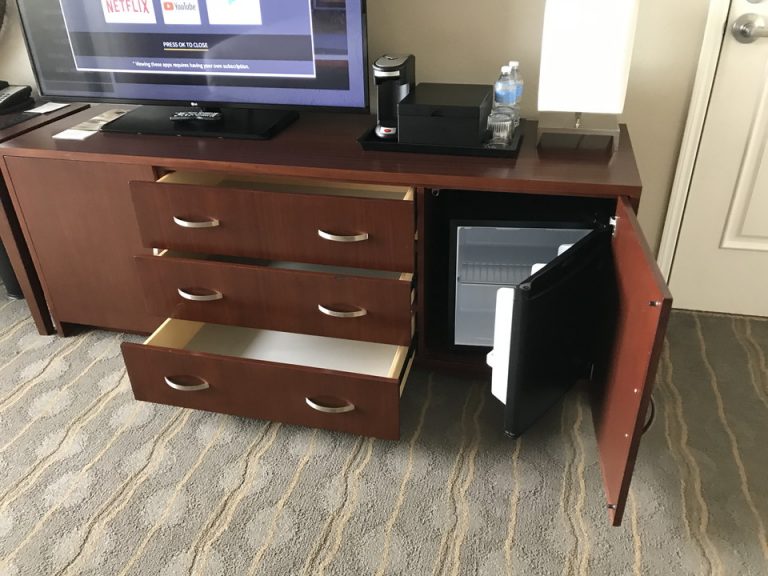 寝室側のTV下収納スーペース