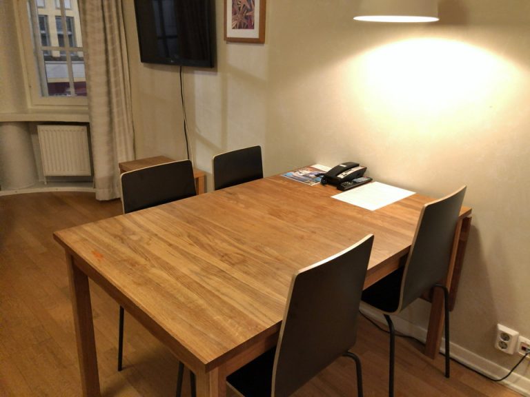 ダイニングテーブル(1)