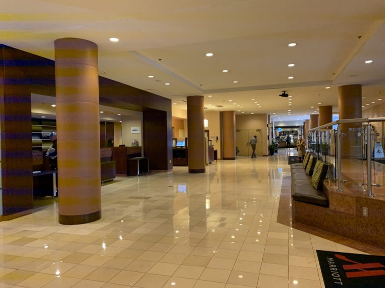 フロント全体・ロビー全体