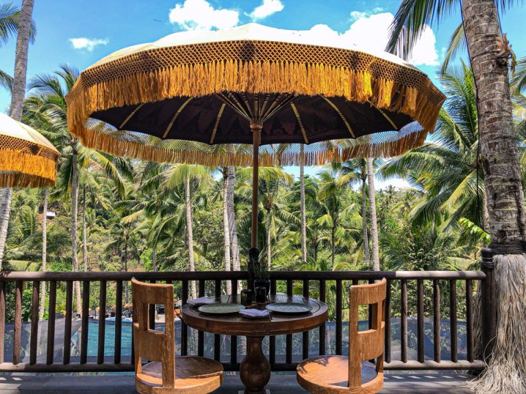 朝食はテラス席も可能