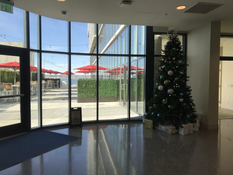 二階車の車庫へのアクセスエントランス