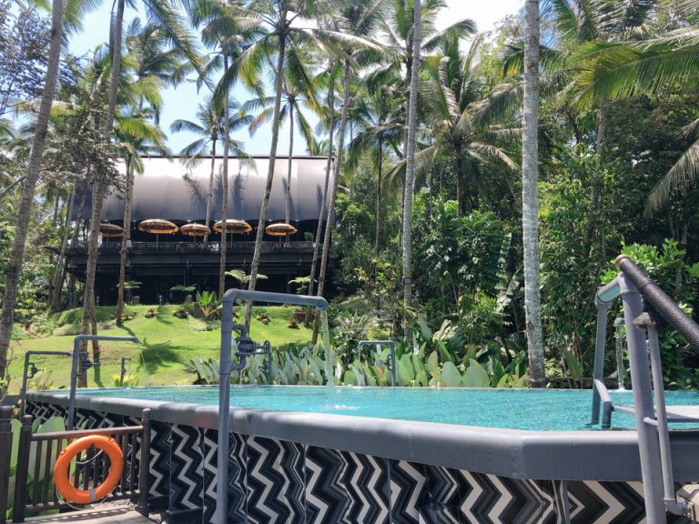 パブリックプール近距離