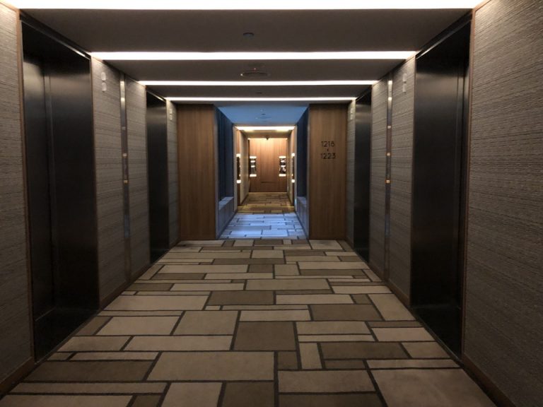 エレベーターホール客室階2