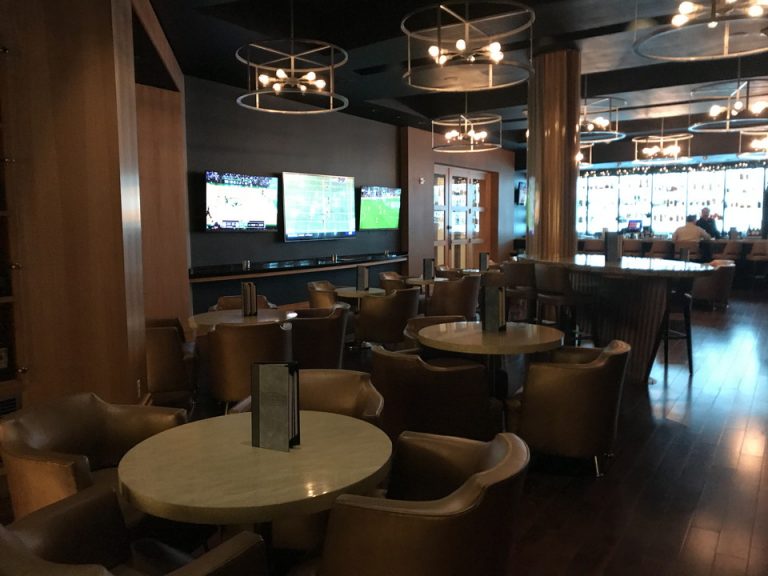 一階にあるバー