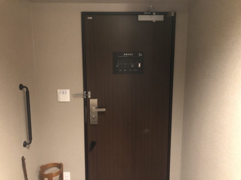室内から入り口