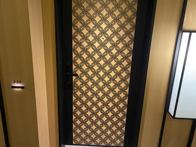 客室入り口外観ドア