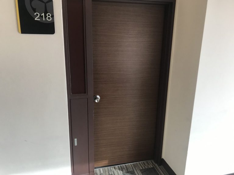 客室入り口外観ドア