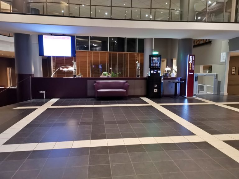 エントランス内