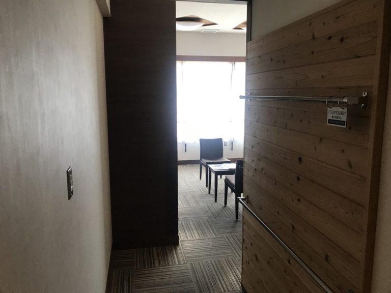 ドアを開けてすぐの客室