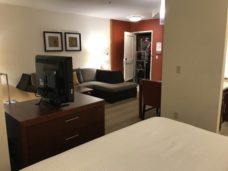 客室1番奥から出口方向にかけて。