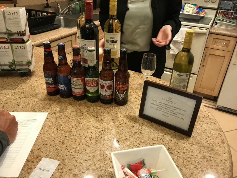 ワインやビールはスタッフが手渡ししてくれます。購入できます。