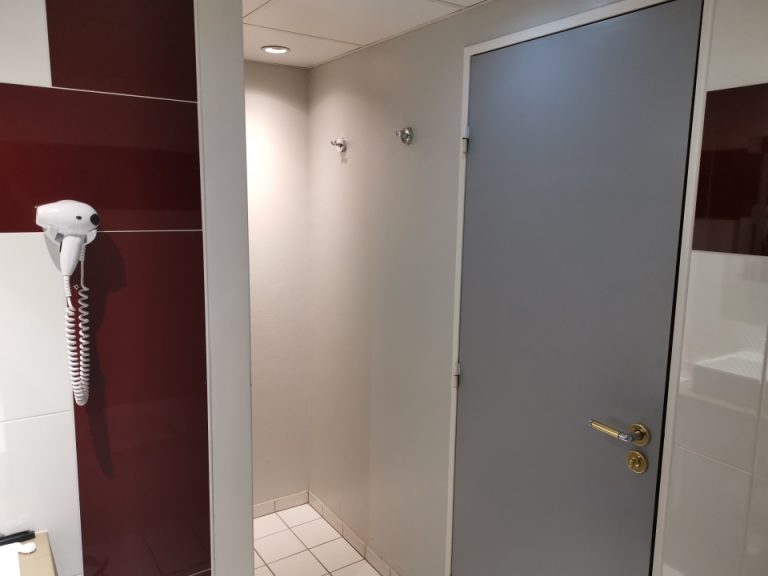 バスルーム内から入口