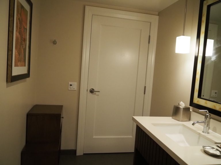 バスルーム内から入口