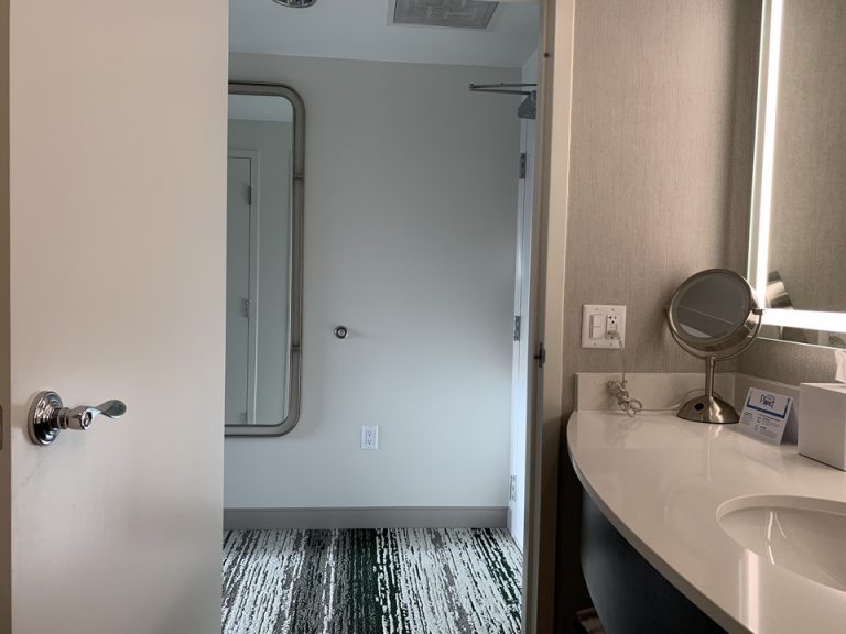 バスルーム内から入口