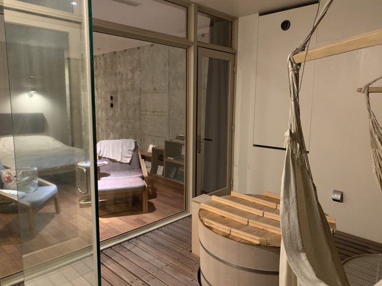 バスルーム内から入口