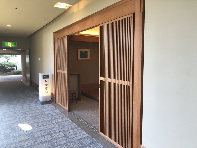 朝食も夕食もこちらの会場でした。