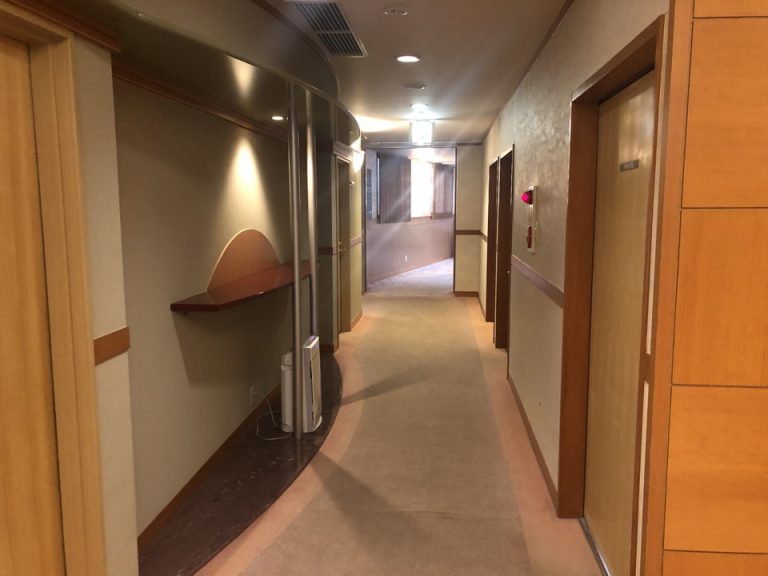 エレベーター前通路