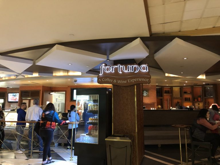 朝食時間にはとても混んでます。