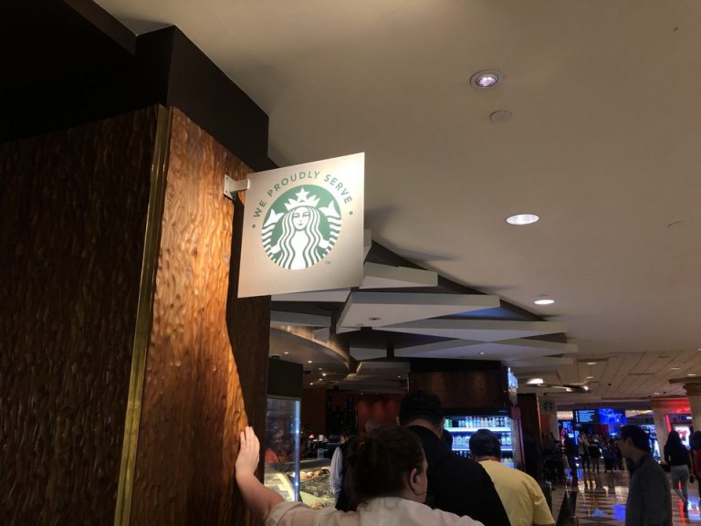 スタバが併設されています。