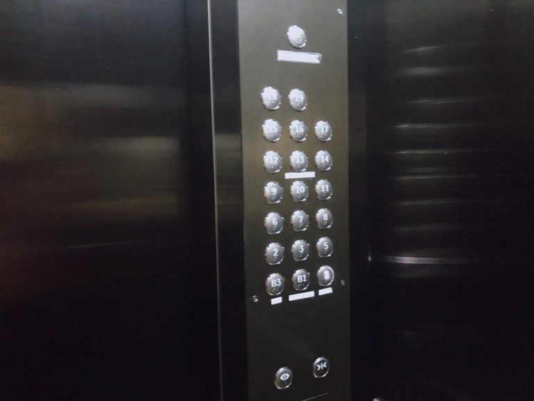 エレベーター階数ボタン2