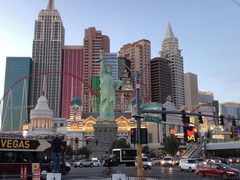 ラスベガスで有名な繁華街 ストリップ ニューヨークニューヨーク