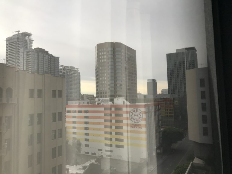 ひやからはロサンゼルスダウンタウンが見えました