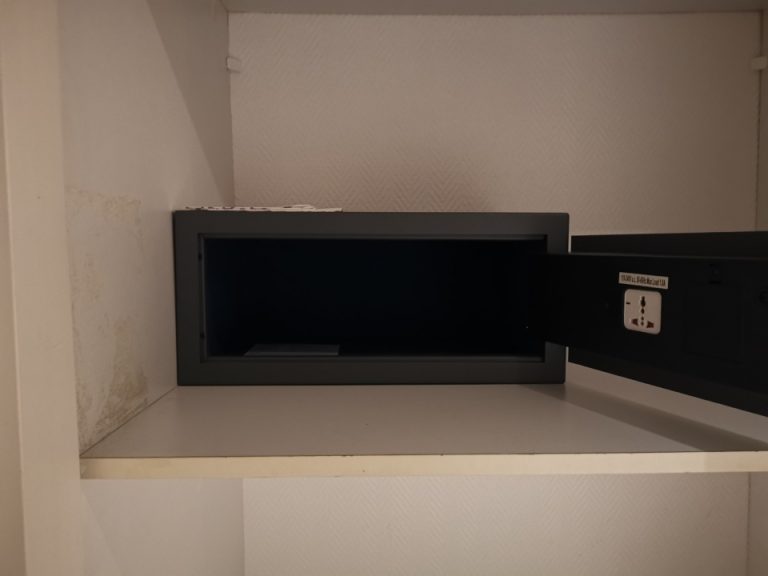 セーフティーボックス(開けた状態)