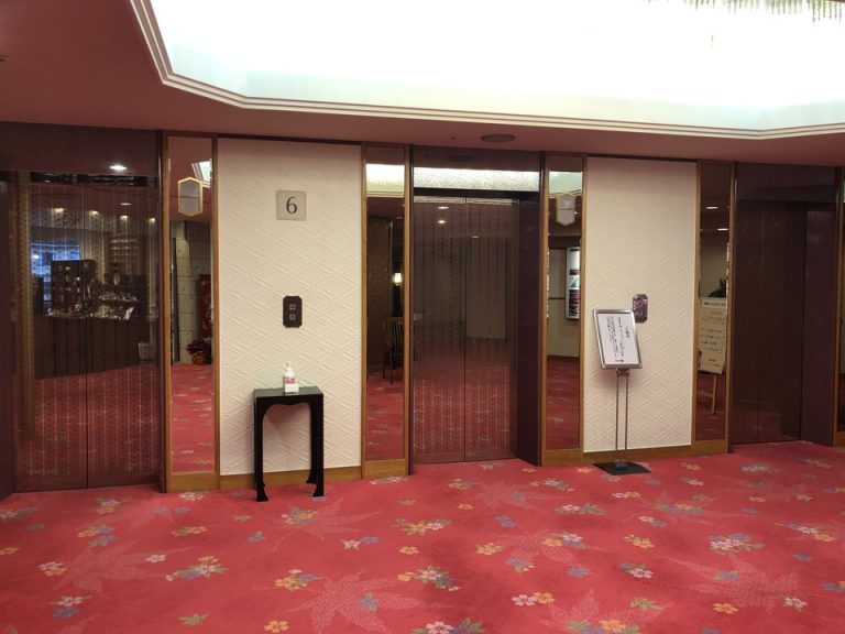 フロントのエレベーターホール