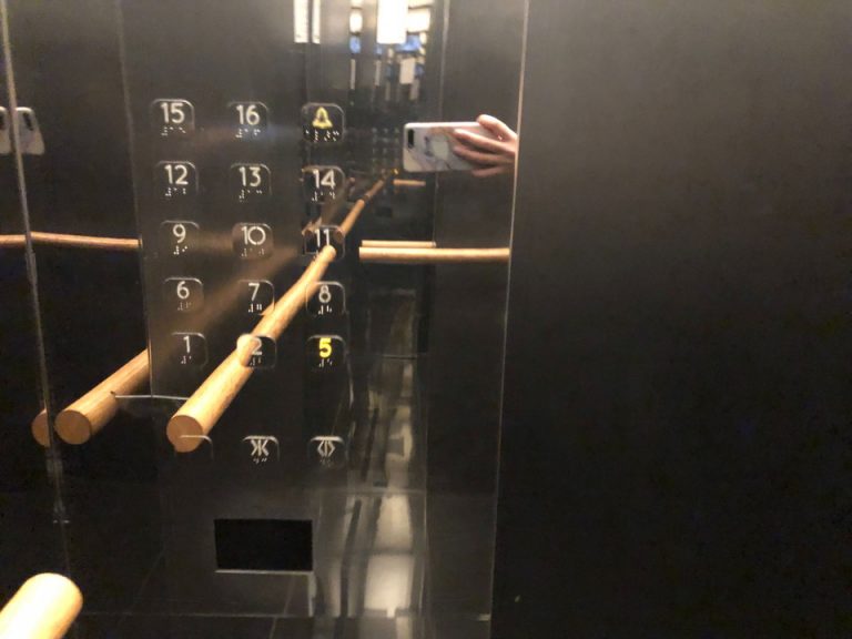 エレベーター回数ボタン