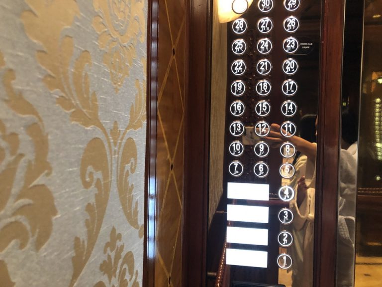 エレベーター回数ボタン