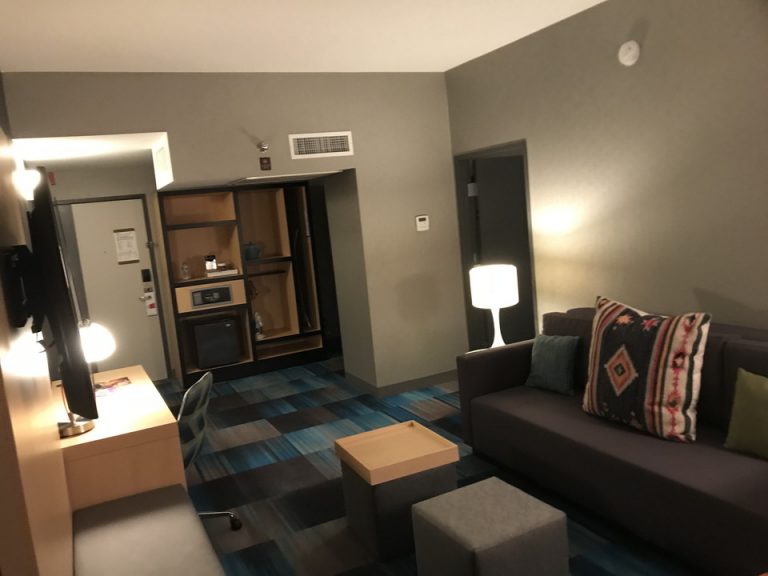 リビング入り口方向にかけて