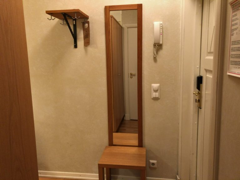 客室入口壁掛け・姿鏡