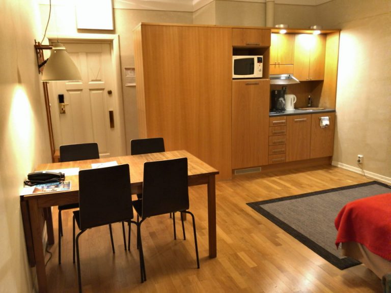 客室全体(入口方向)(1)