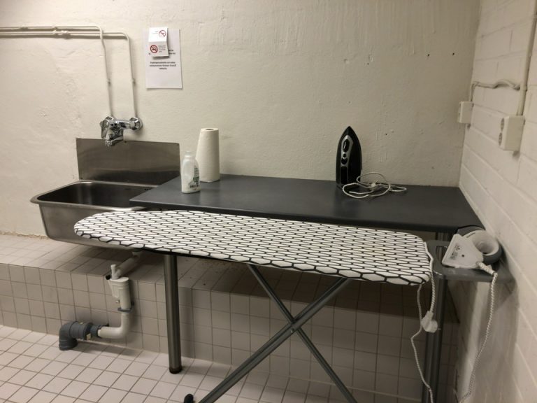 ランドリールーム(アイロン)