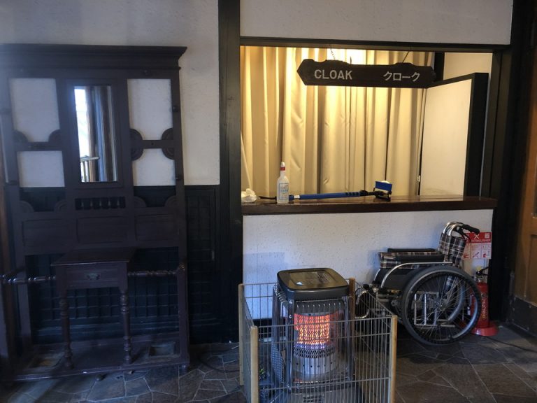 婦人服ショップから撮影 エントランス内クローク