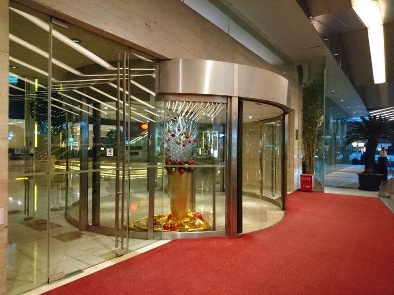 正面エントランス外観