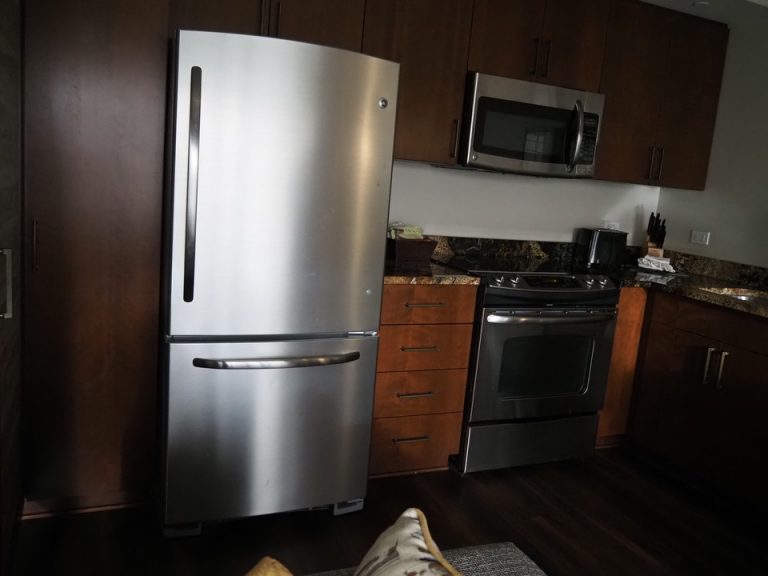 冷蔵庫(閉じた状態)