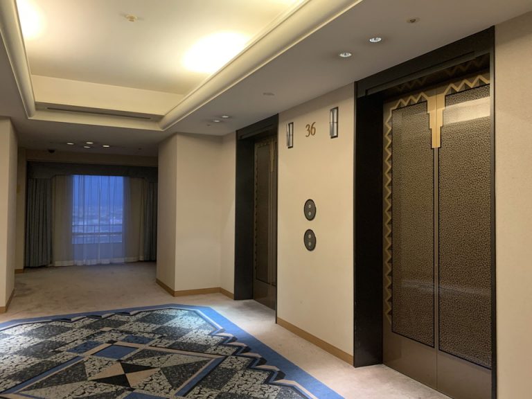 エレベーターホール客室回