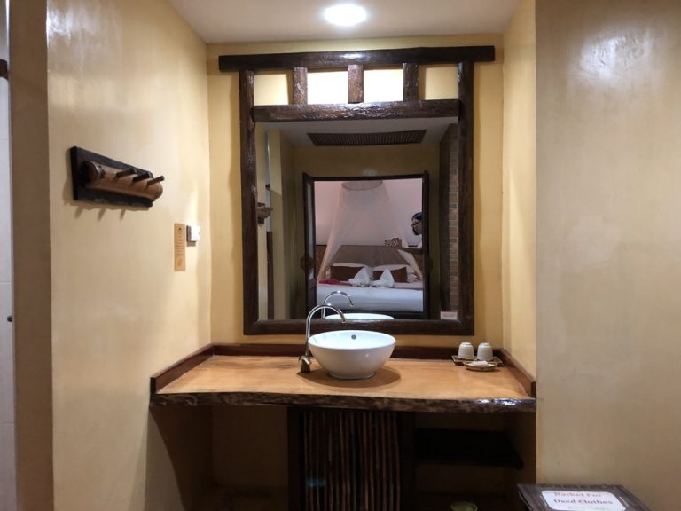 バスルーム入り口から全景