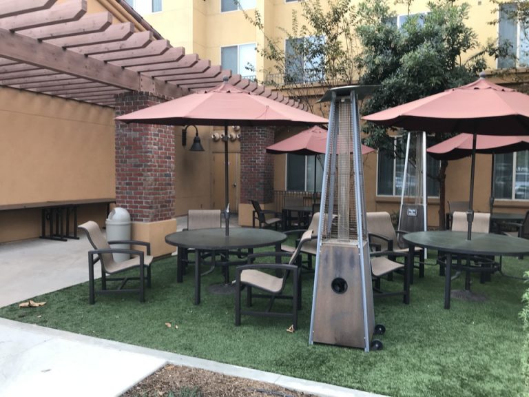 フロント横の奥まった所には隠れるようにこのようなパティオもありましたヒーターがあるのでもしかしたら夜はゲストがくつろいでいたのかもしれません