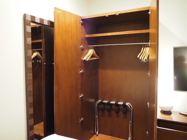クローゼット外観(開けた状態)