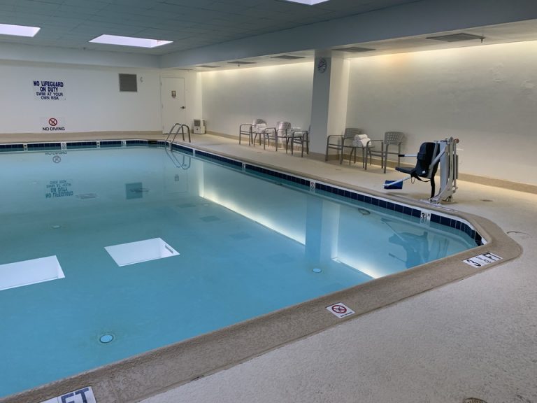 ホテル内プール2