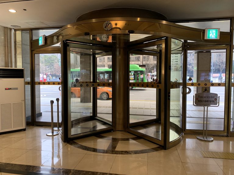 エントランス内観