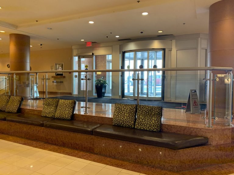 エントランス内観