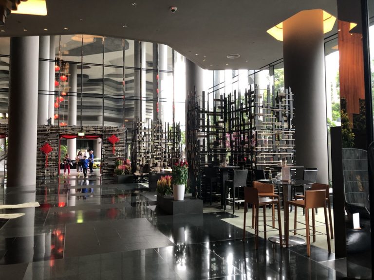 エントランス内観