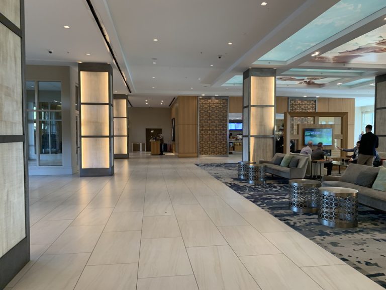 エントランス内観