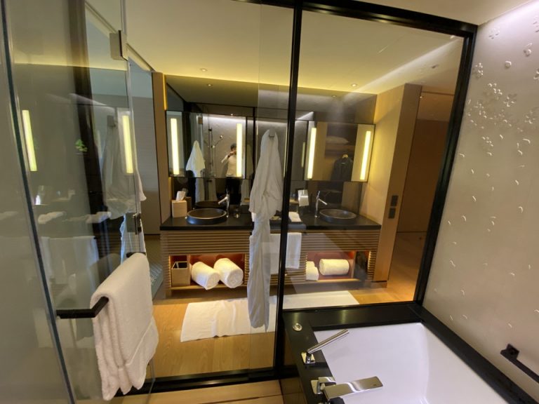 バスルーム内から入り口