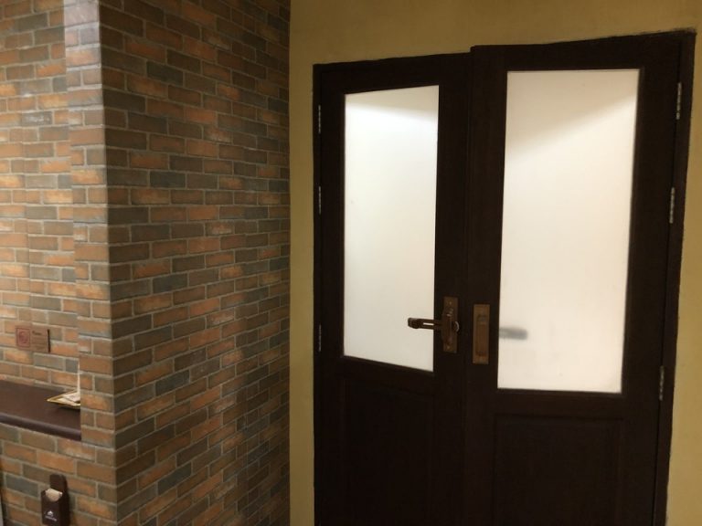 バスルーム内から入り口