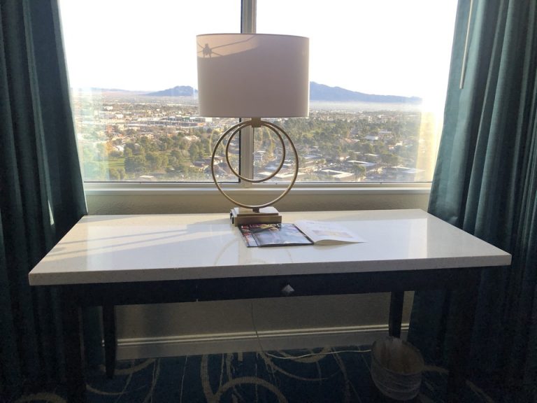 ディスク、客室窓際(1)