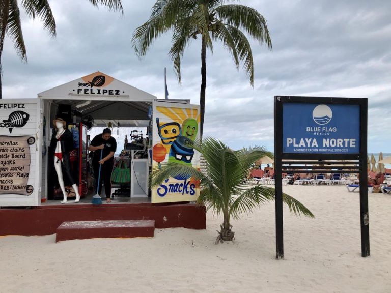 PLAYA NORTE イスラムヘーレスで1番のビーチまでタクシーで10分程です。